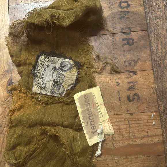 LAST ONE // FREE WITH A PURCHASE - Picture 13 of 17